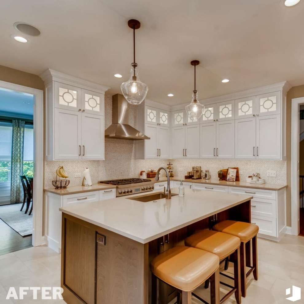 Transitional kitchen photo in Chicago