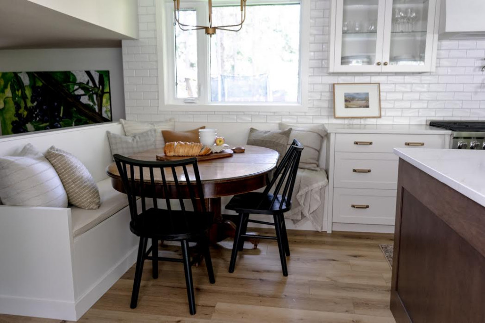 Kitchen - kitchen idea in Vancouver
