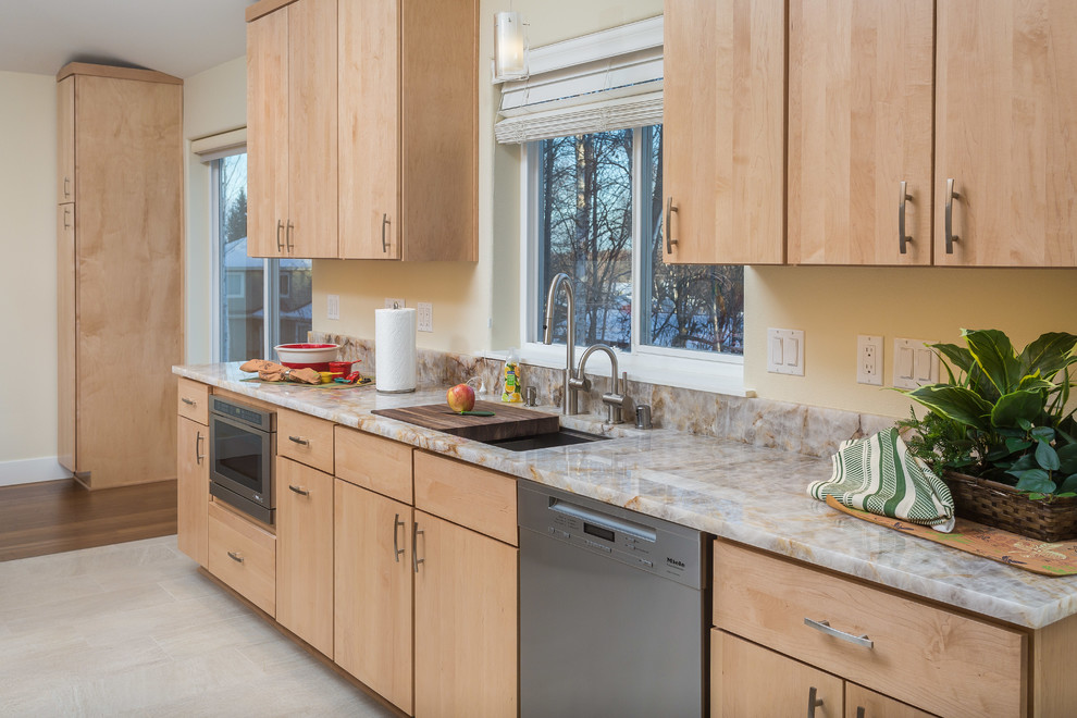 Kitchen - transitional kitchen idea