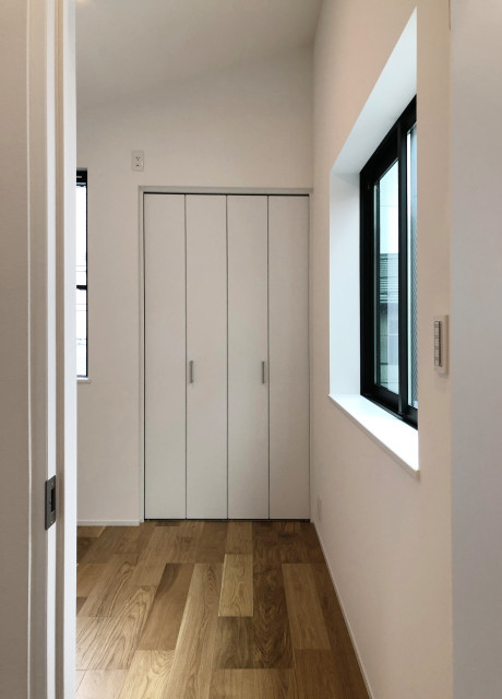 間口2.7mでも明るくて快適な狭小3階建て retro-dormitorio