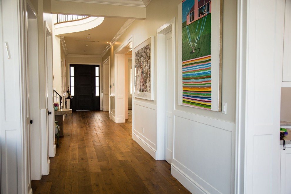 Inspiration for a transitional home design remodel in Los Angeles