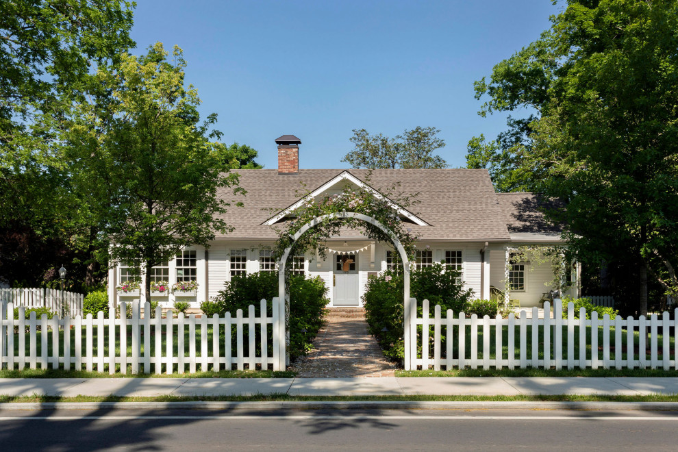 Elegant exterior home photo in Nashville