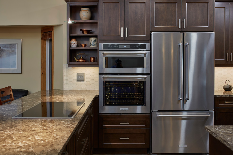 Example of a mid-sized transitional u-shaped porcelain tile eat-in kitchen design with an undermount sink, shaker cabinets, dark wood cabinets, quartz countertops, beige backsplash, stone tile backsplash, stainless steel appliances and a peninsula