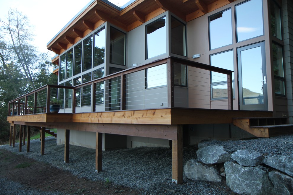 Large contemporary one-storey brown exterior in Seattle.