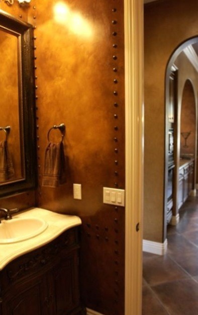 Photo of a traditional powder room in Las Vegas.