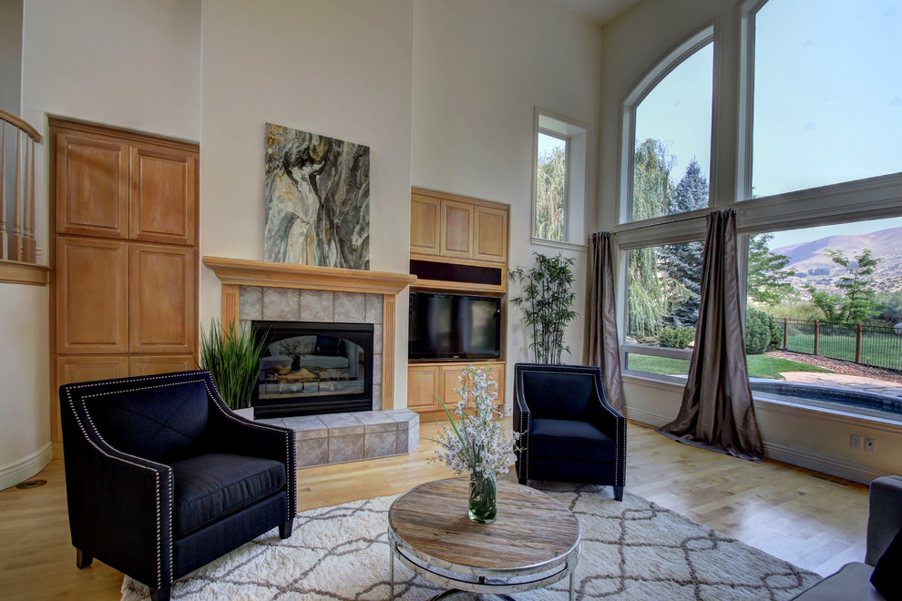 Transitional family room in Boise.