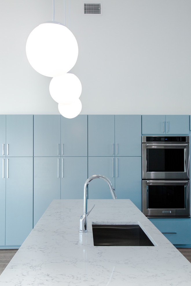 Inspiration for a contemporary kitchen remodel in Austin