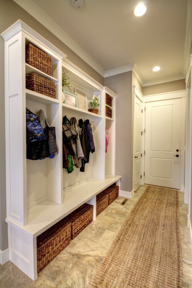Example of a transitional home design design in Chicago