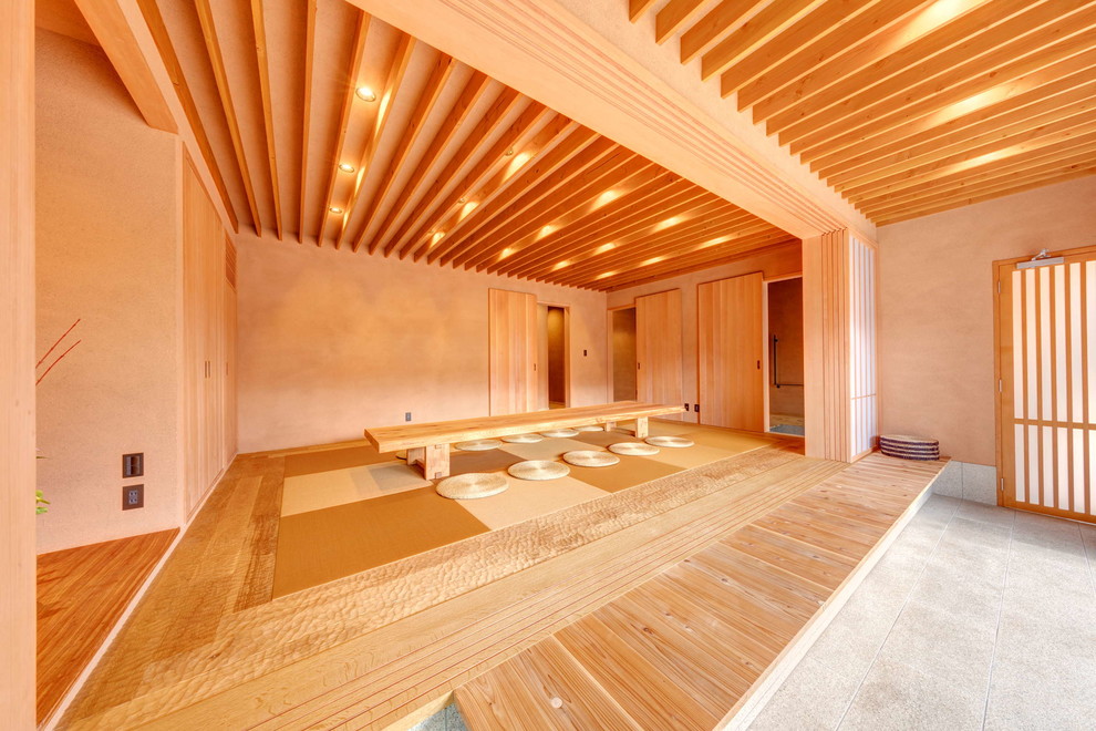 Inspiration for an asian home design in Osaka.