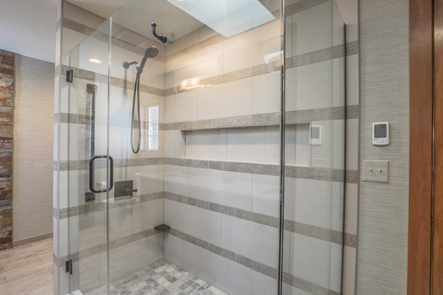 Brookfield Bath Update modern-badezimmer