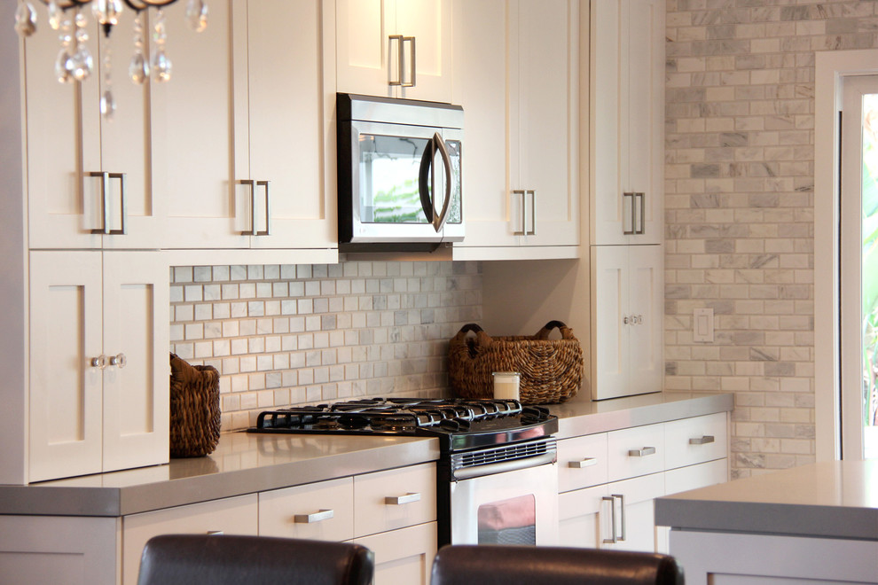 Example of a transitional kitchen design in Orange County