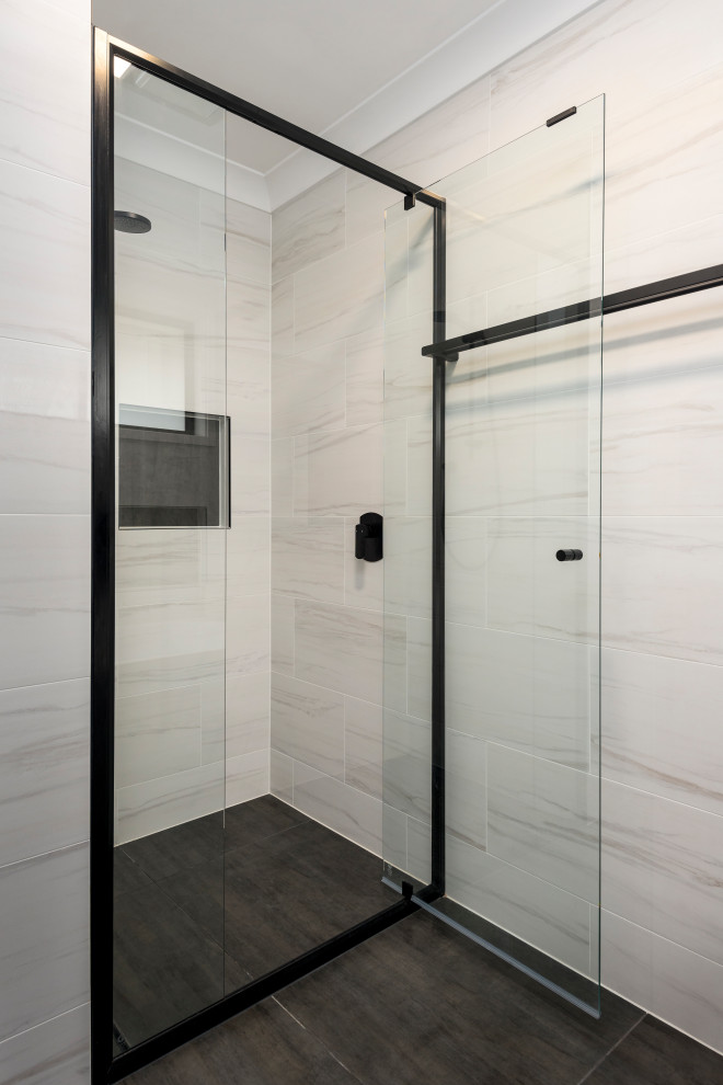 Shower main bathroom