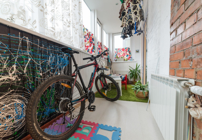 Квартира с авторским декором и Поллоком, захватившим балкон