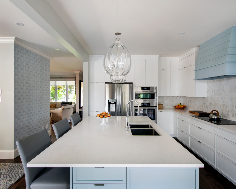 Inspiration for a transitional kitchen remodel in Ottawa