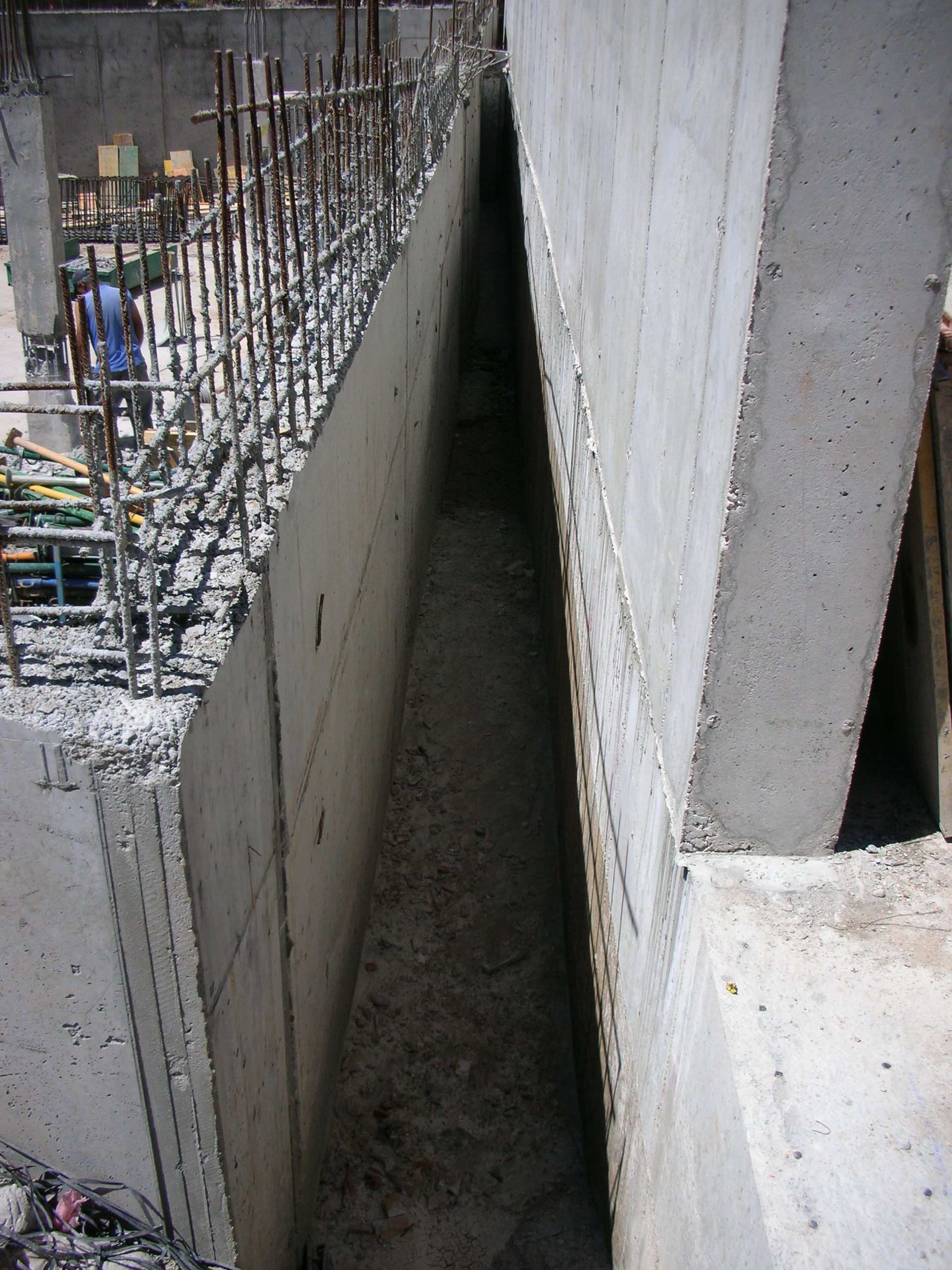 Edificio 16 viviendas dos bloques, garajes y trasteros 1972,24 metros cuadrados.