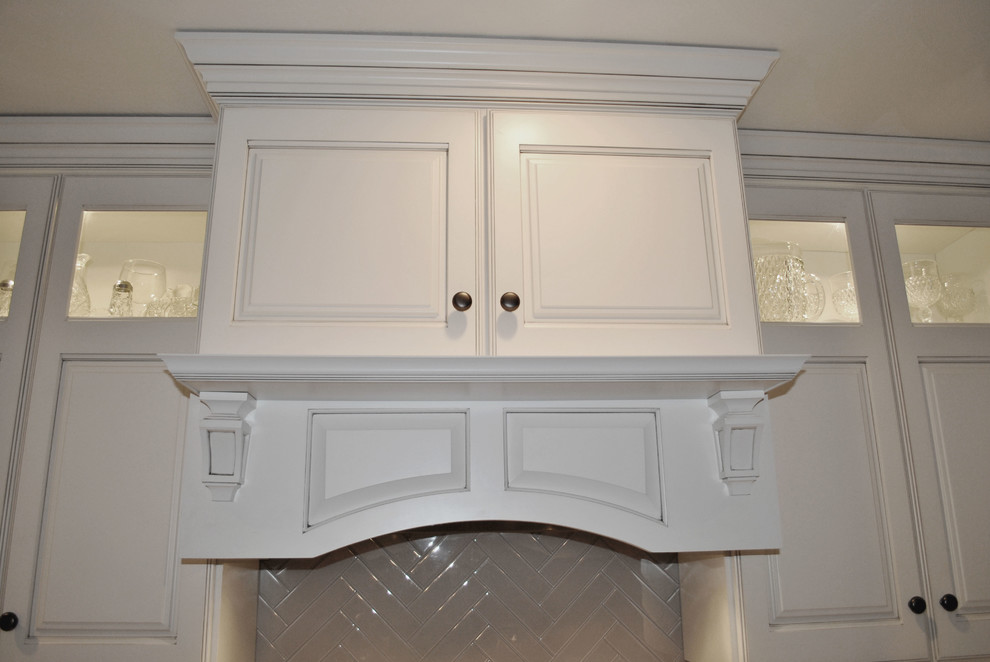 Inspiration for a transitional kitchen remodel in St Louis