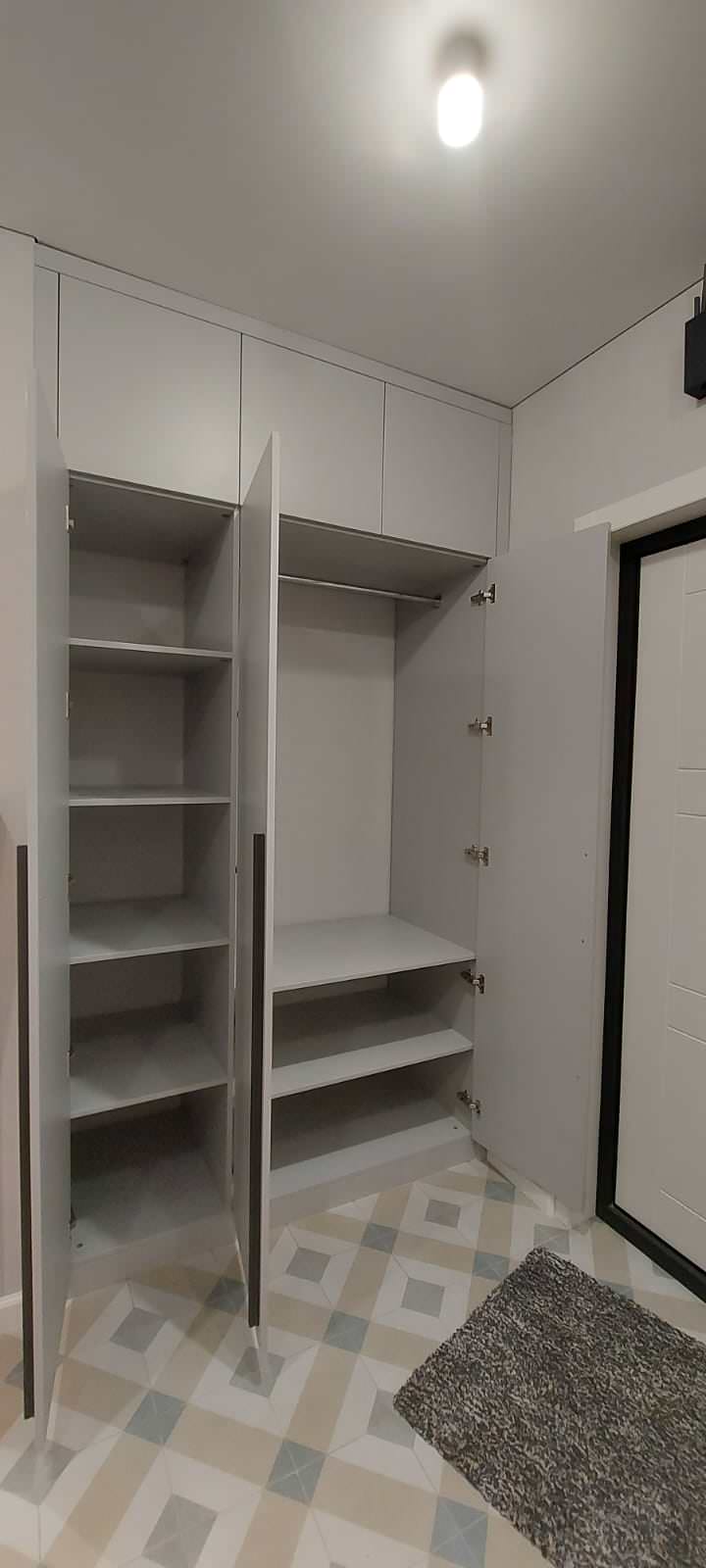 Встроенные распашные шкафы