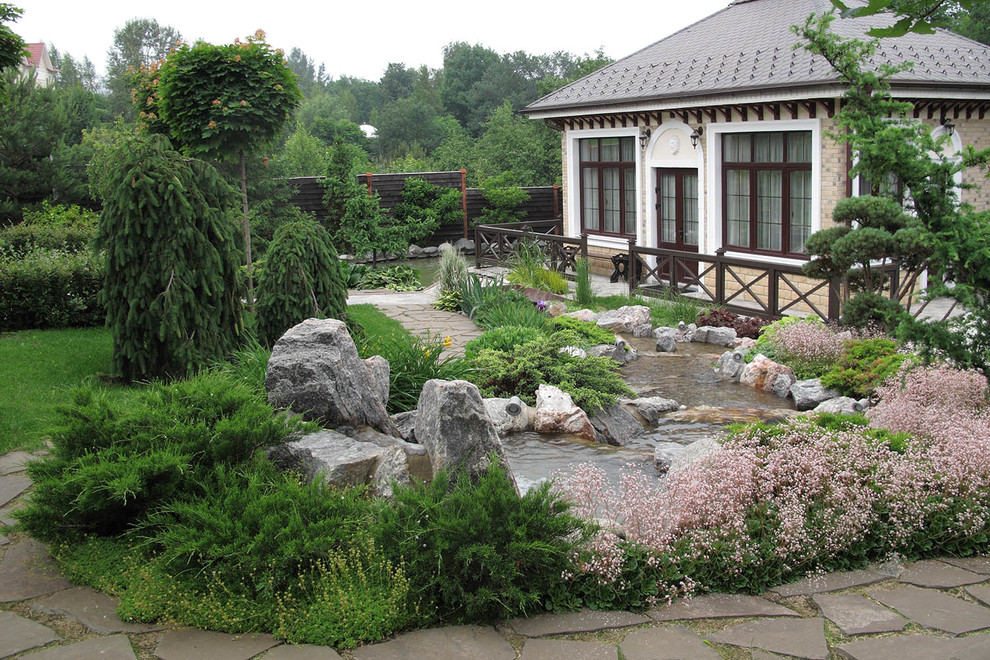 Сад с ручьем В Новогорске 2009 г