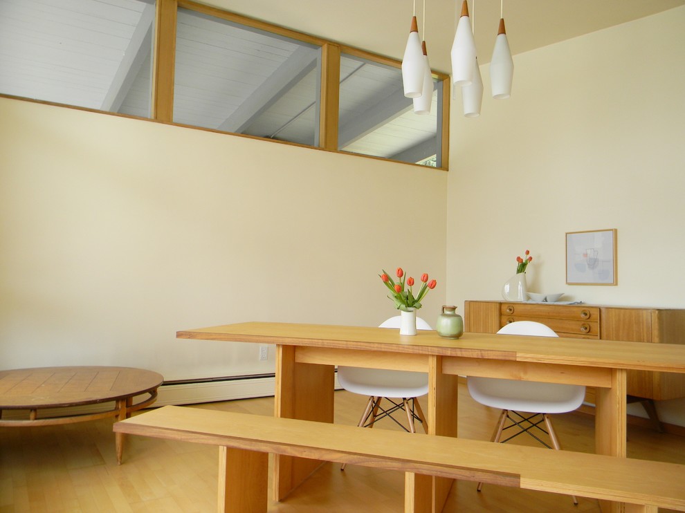 Photo of a midcentury dining room in Seattle.