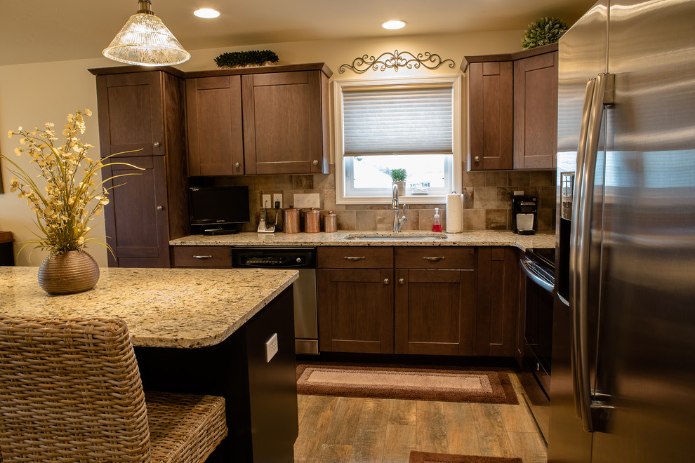 Kitchen - transitional kitchen idea