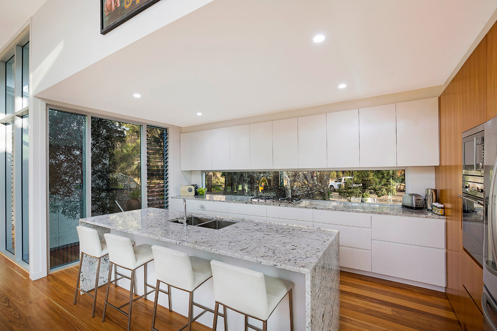 Design ideas for a transitional kitchen in Brisbane.