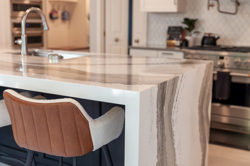 Kitchen - transitional kitchen idea