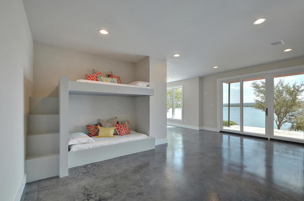 Inspiration for a transitional home design remodel in Miami