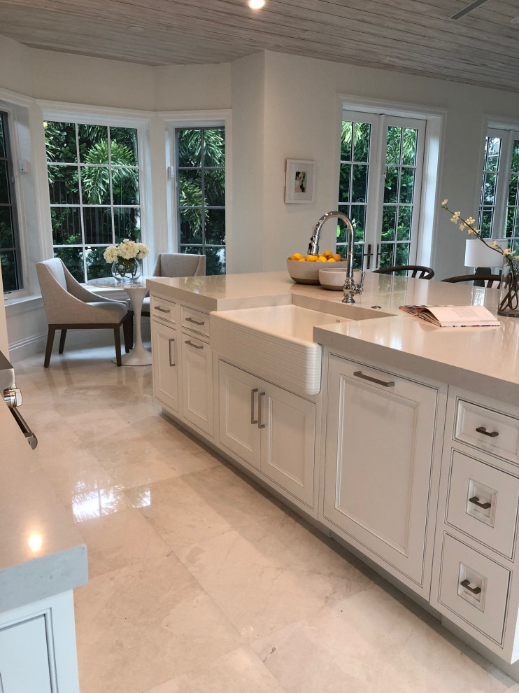 Home design - transitional home design idea in Miami