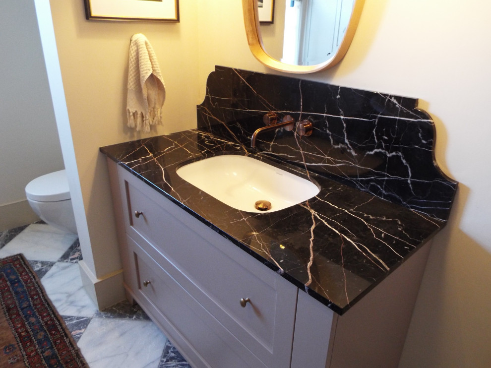 Family Bathroom N1
