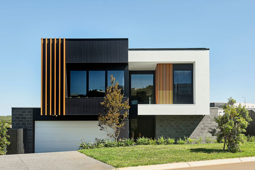 Diseño de fachada de casa negra y blanca contemporánea grande de dos plantas con revestimientos combinados, tejado plano y tejado de metal