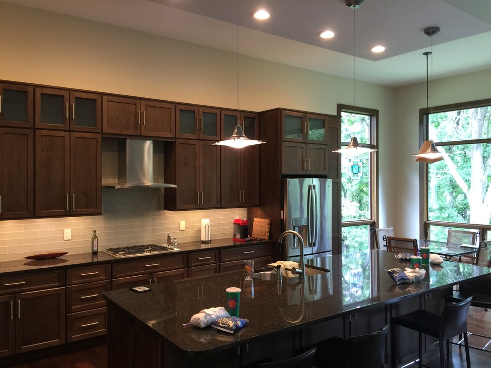 Example of a transitional kitchen design in Chicago