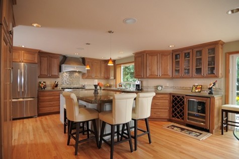 Example of a minimalist kitchen design in Chicago