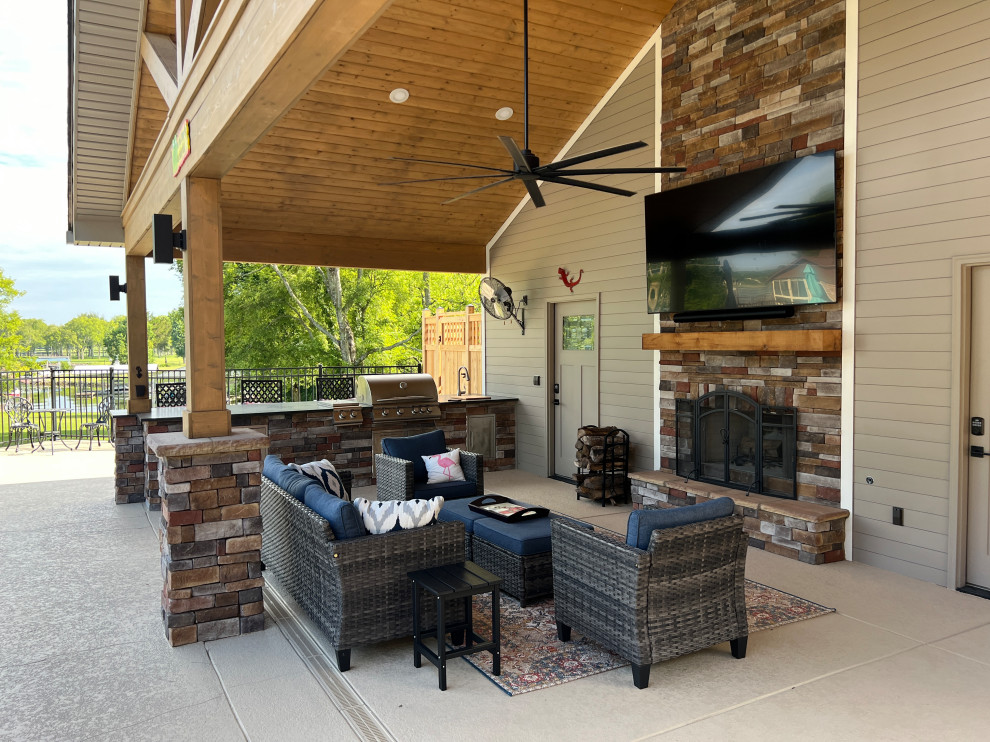 Lakeside Pool House