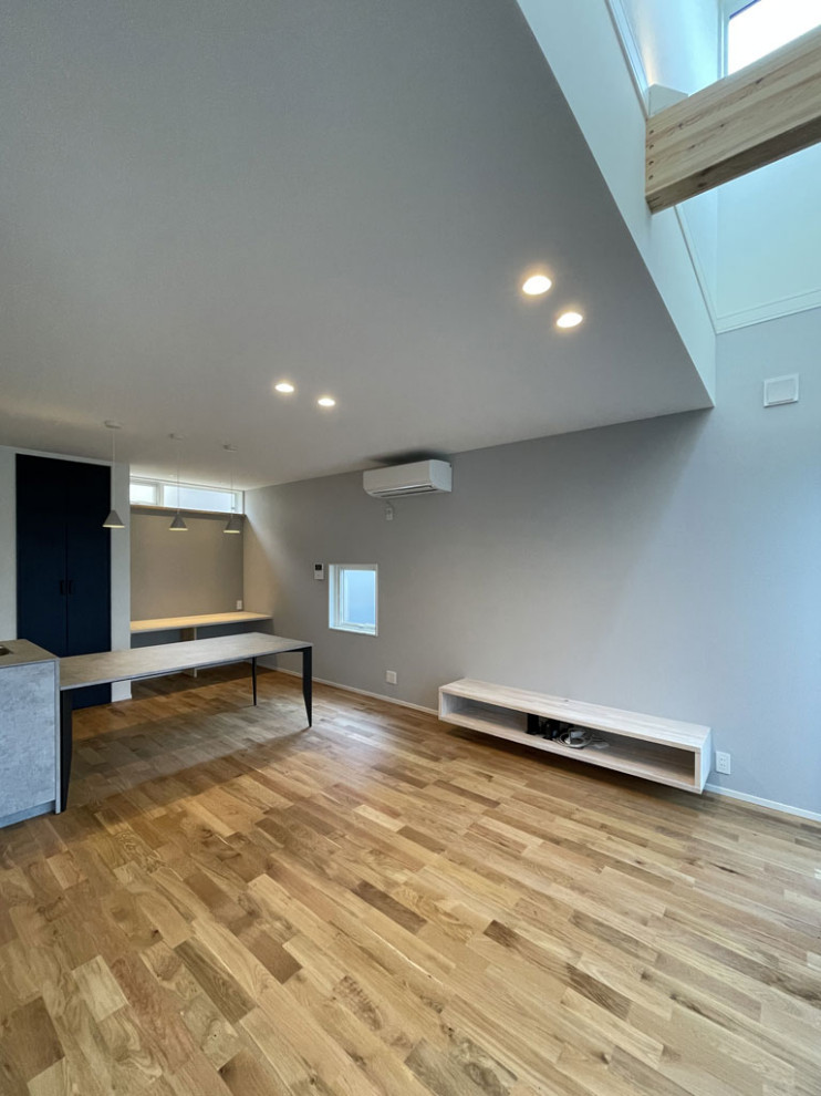 他の地域にあるビーチスタイルのおしゃれなリビングの写真