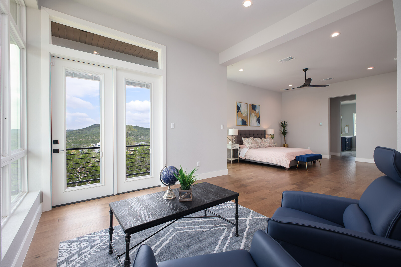 Modern: 4,950 ft², 4 BR/4 BA/2 ST home