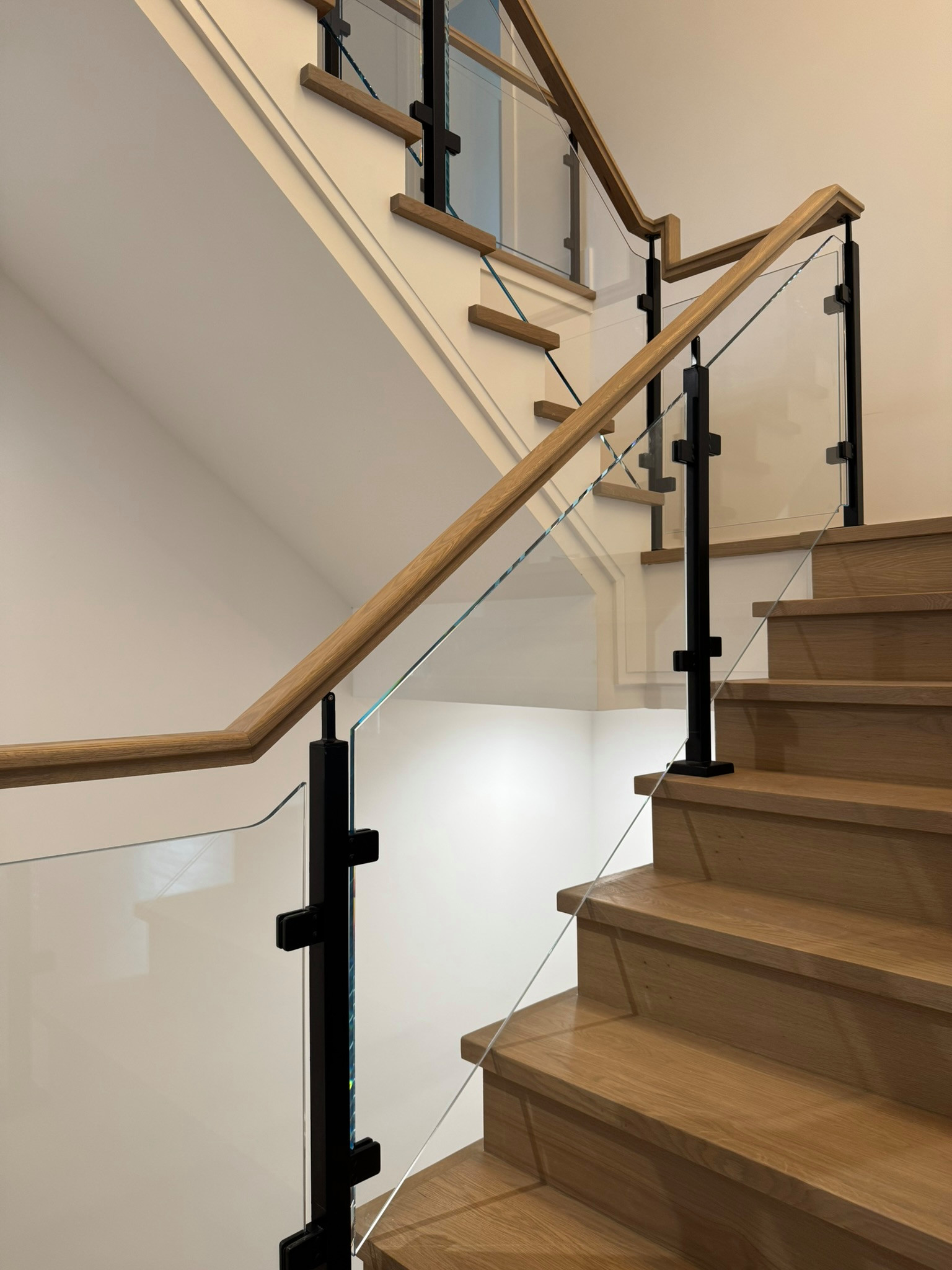 134_Modern White Oak Stair with Glass Balustrade, Vienna, VA 22180