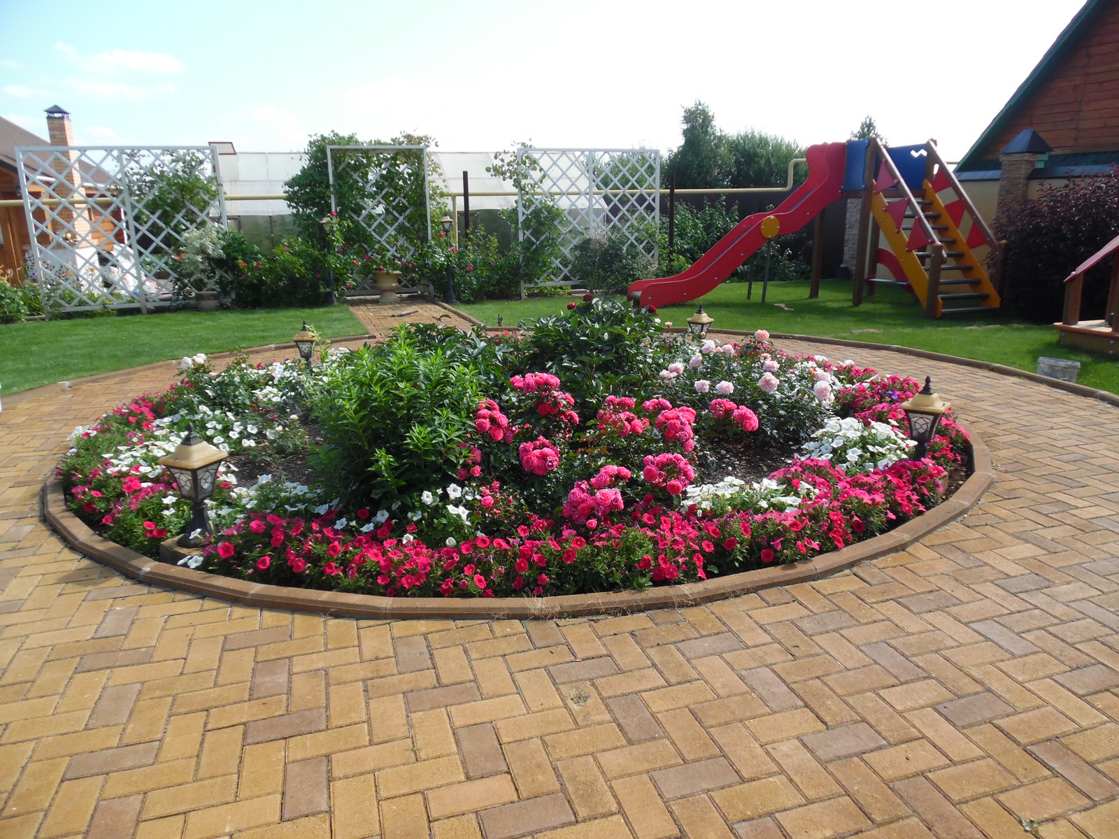 Современная классика. Цветущий сад.