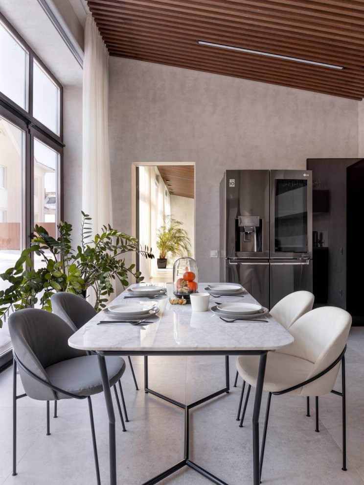 Матовая штукатурка в светлом оттенке в интерьере в частном доме