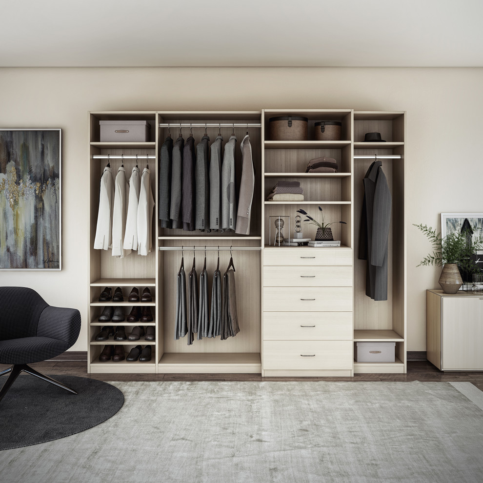 Design ideas for a traditional storage and wardrobe in Cleveland.