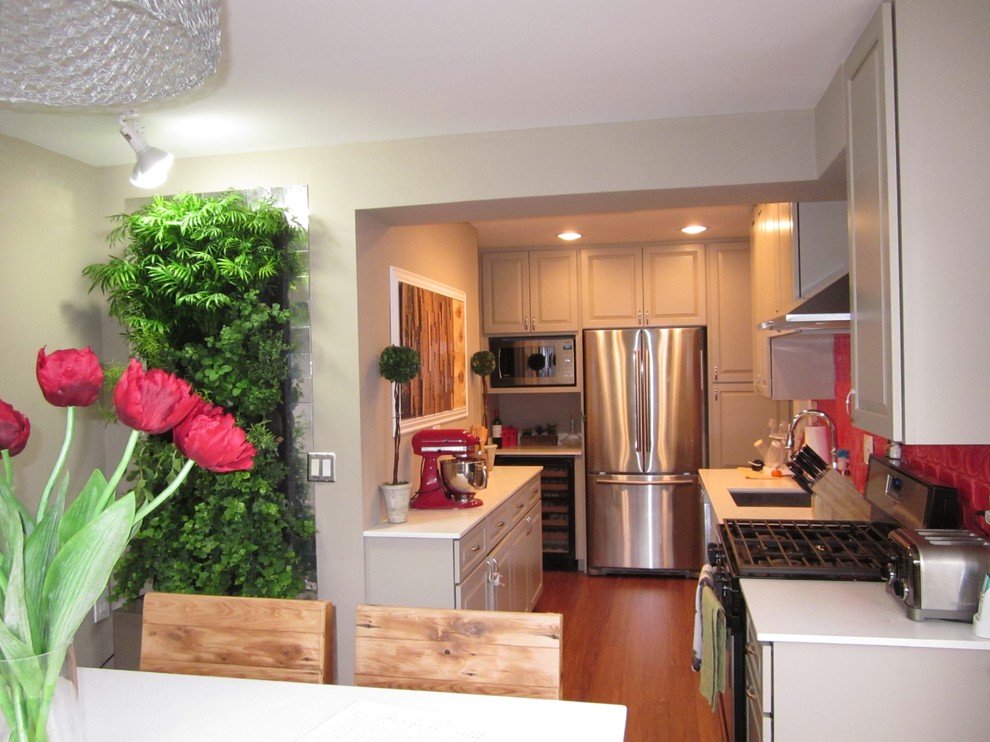 Transitional kitchen photo in Chicago