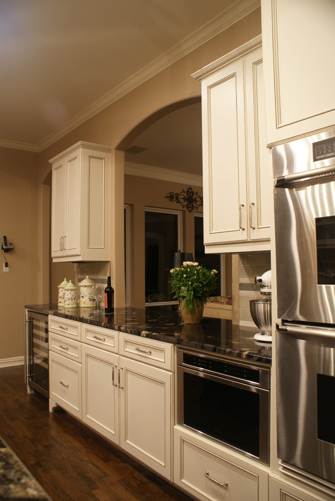 Kitchen - large transitional kitchen idea in Dallas with flat-panel cabinets, white cabinets, granite countertops, multicolored backsplash, ceramic backsplash and an island