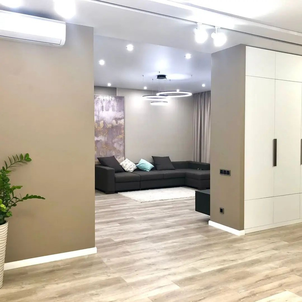 Современный ремонт квартиры с белой кухней