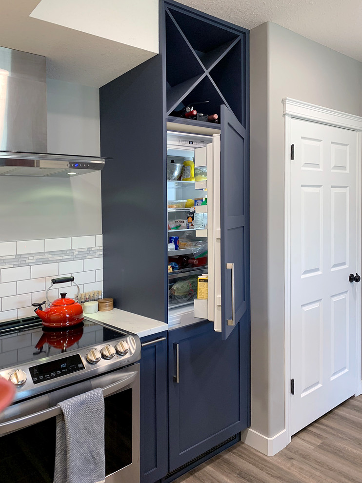Transitional kitchen photo in Calgary