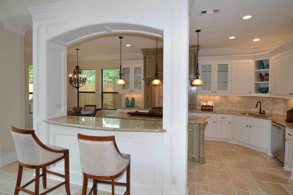 Example of a transitional kitchen design in Houston
