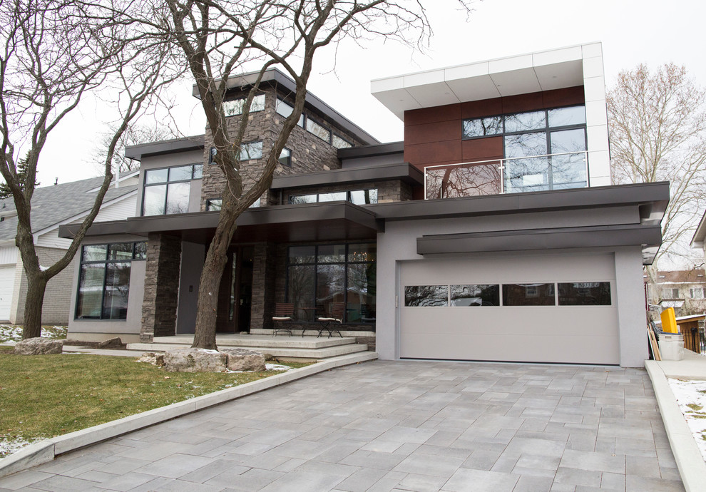 Design ideas for a modern exterior in Toronto.