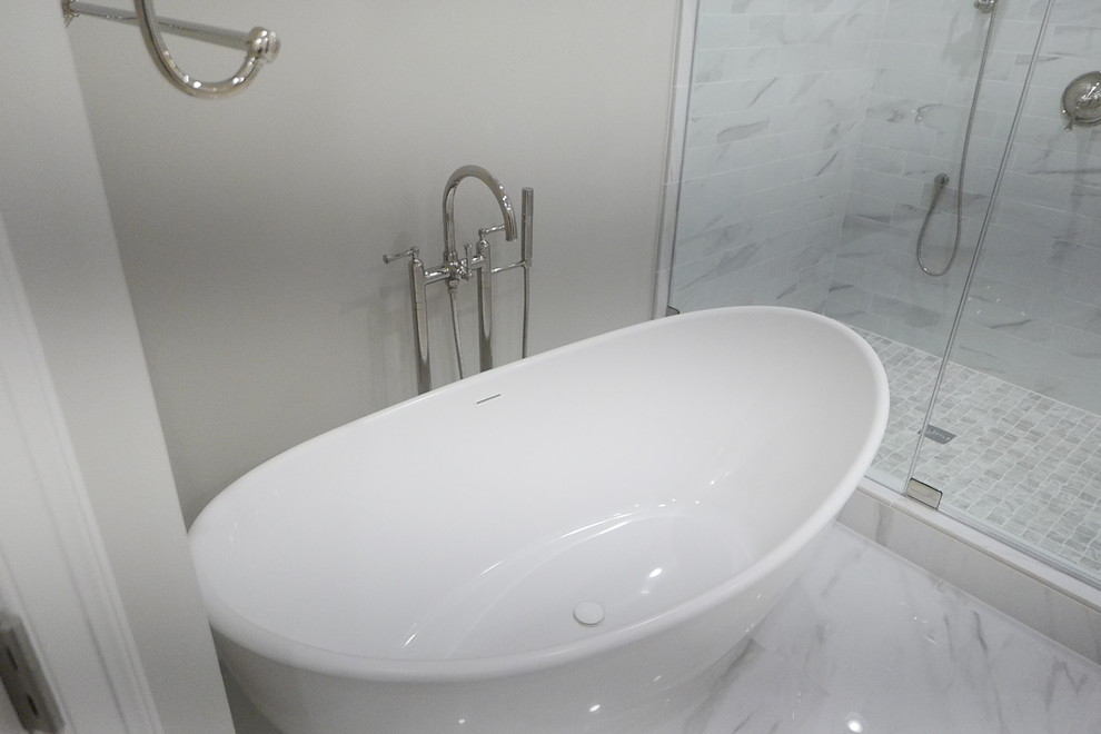 Bathroom - transitional bathroom idea