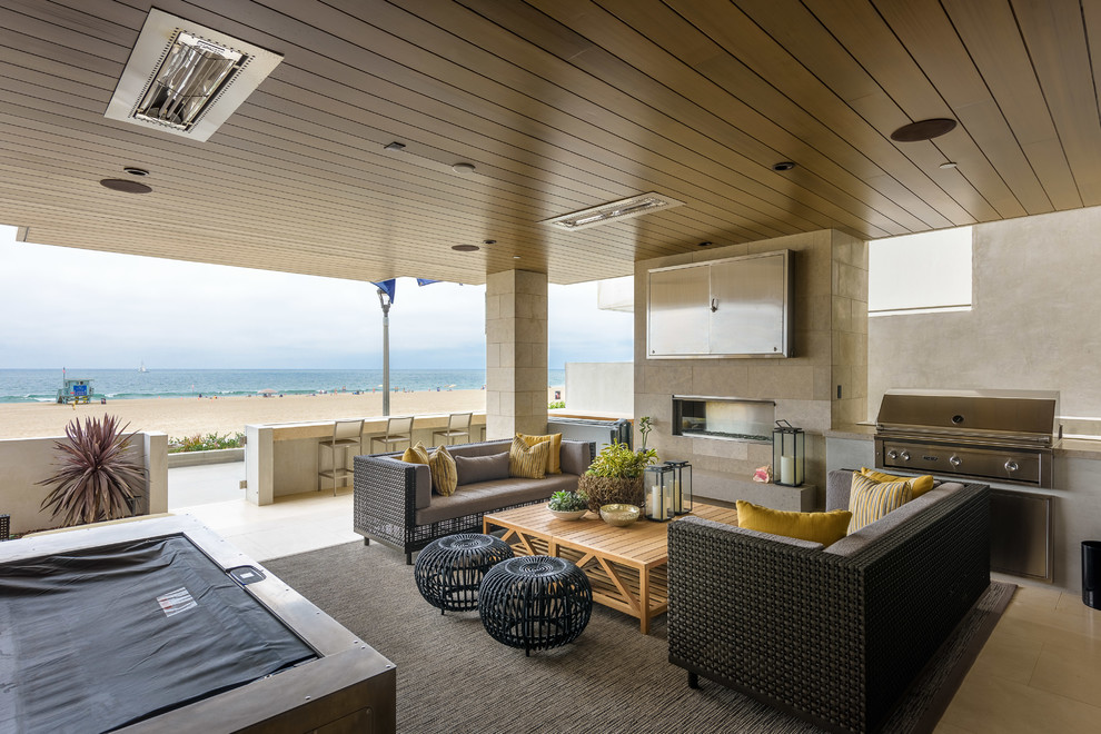 Beach style deck in Los Angeles.