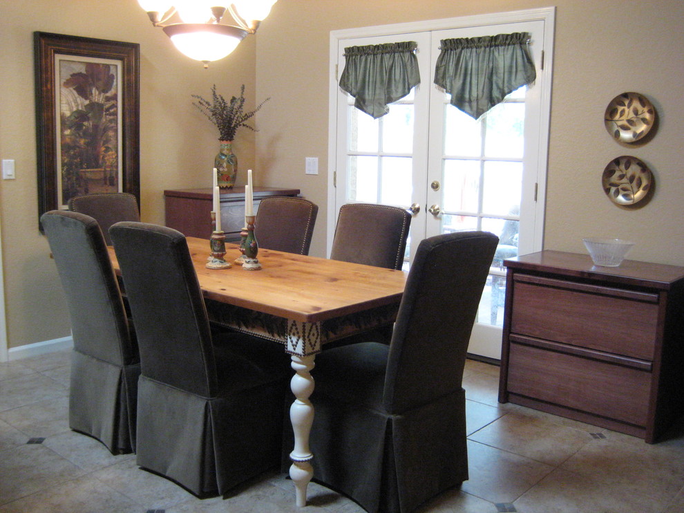 Design ideas for a traditional dining room in Phoenix.