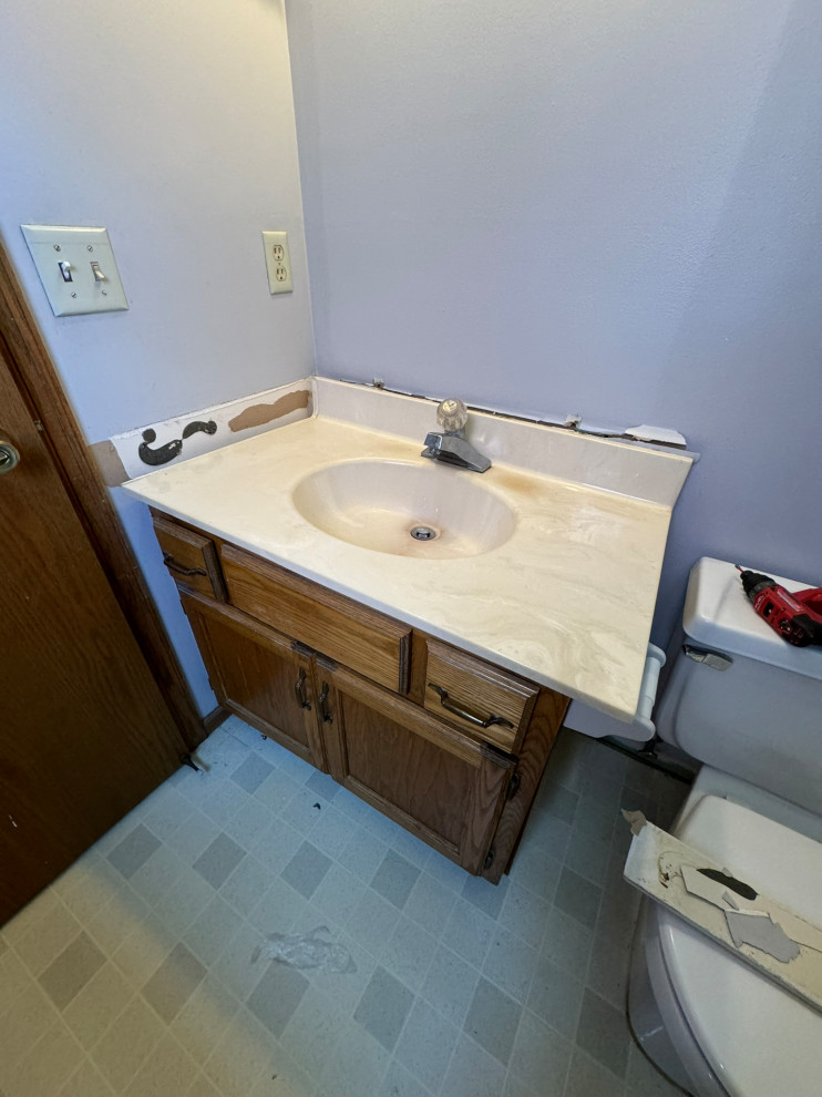 Teal Lake Owner's Bathroom