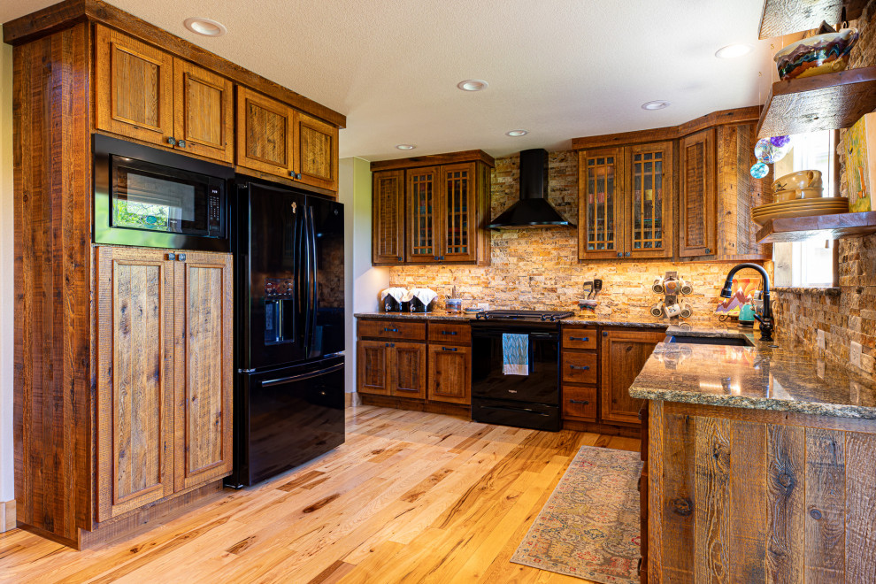 Kitchen - rustic kitchen idea in Denver